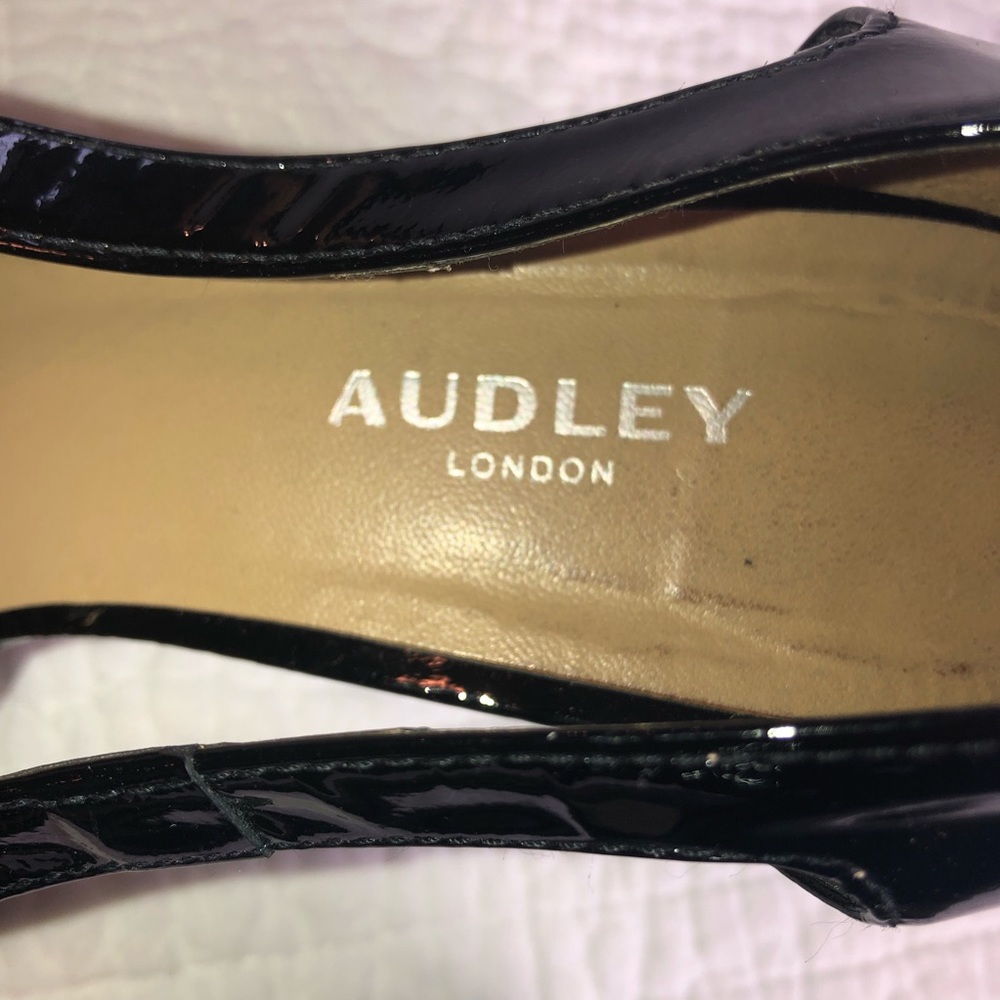 AUDLEY LONDON Patent Leather Covered platform cutout heel Sz 37.5 EUC Almond toe - Picture 11 of 11